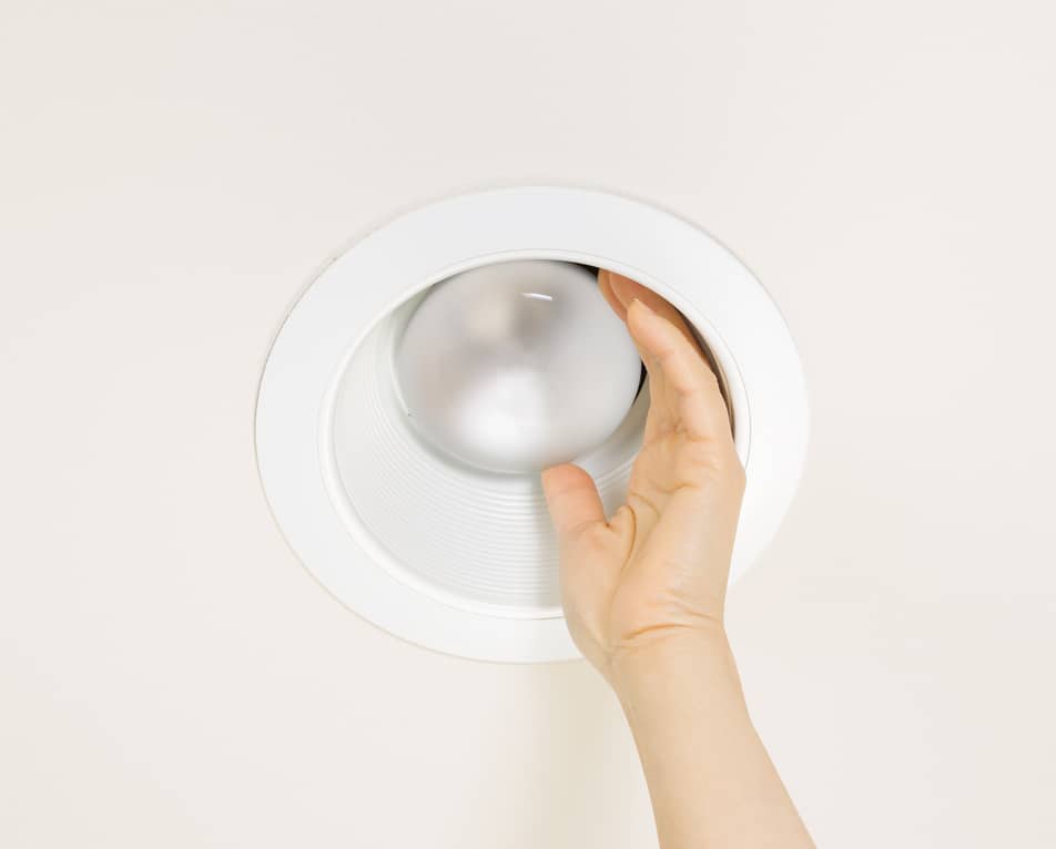 removing recessed lighting cover