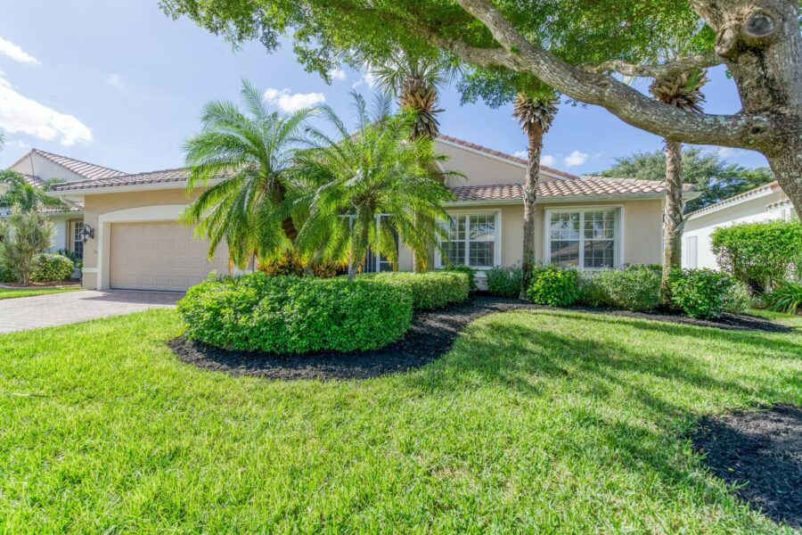 When to fertilize a florida lawn