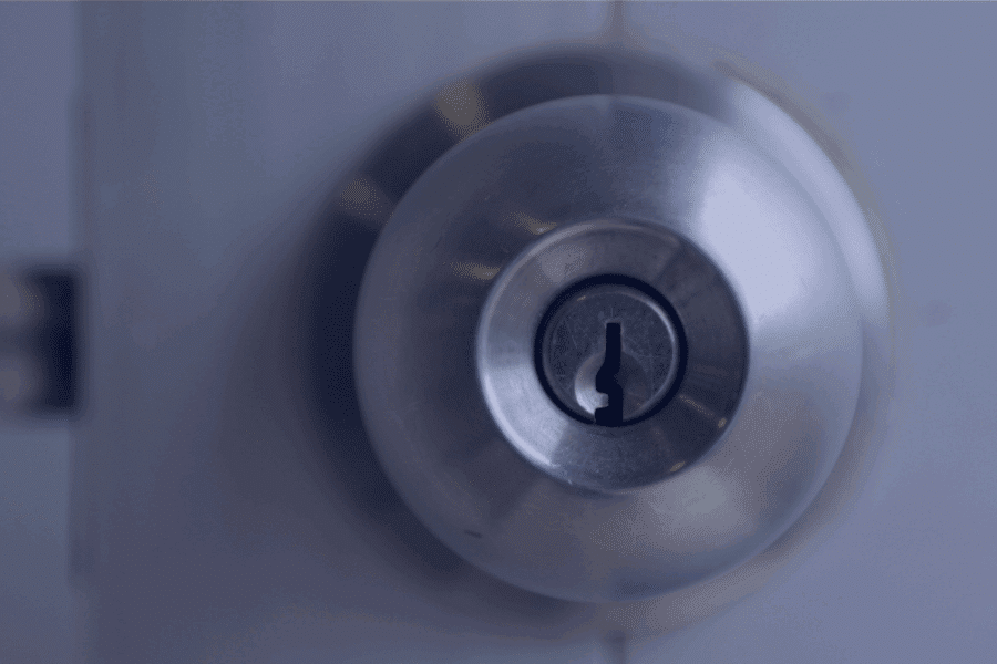 how to remove a door knob